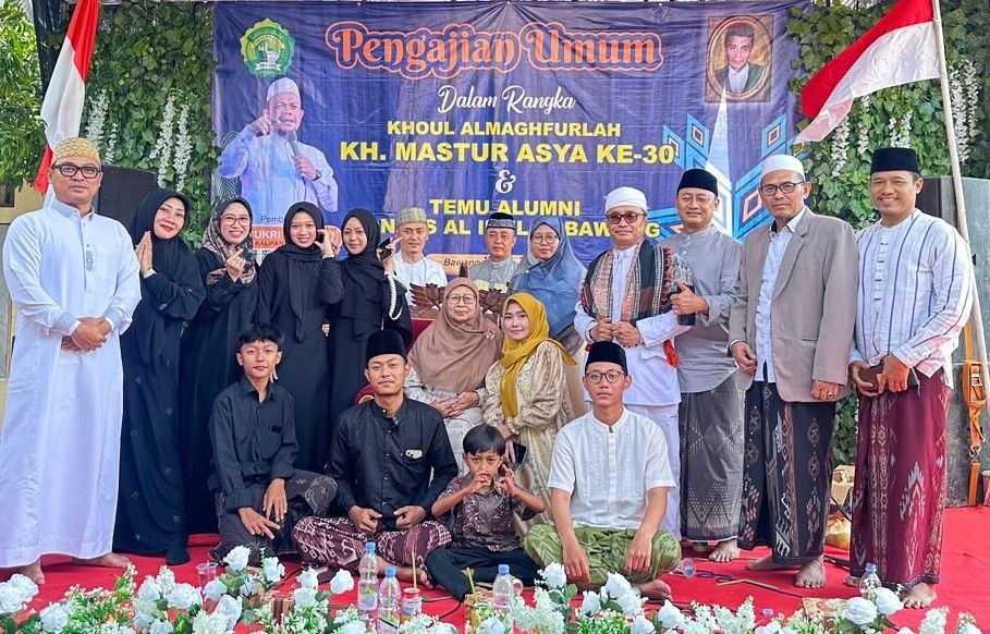 Satu Sanad, Seribu Jalur Khidmat: Catatan Haul Ke-30 KH. Mastur Asya